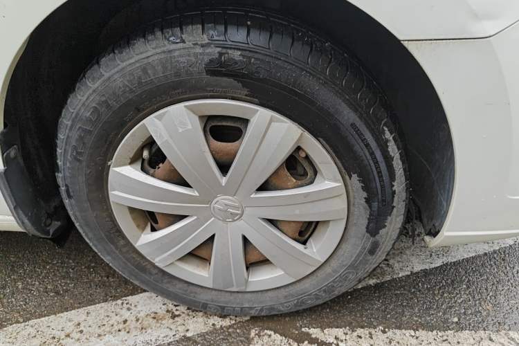 Used Volkswagen Jetta 2017 1.4L Manual Fashion Edition Right Front Wheel Hub