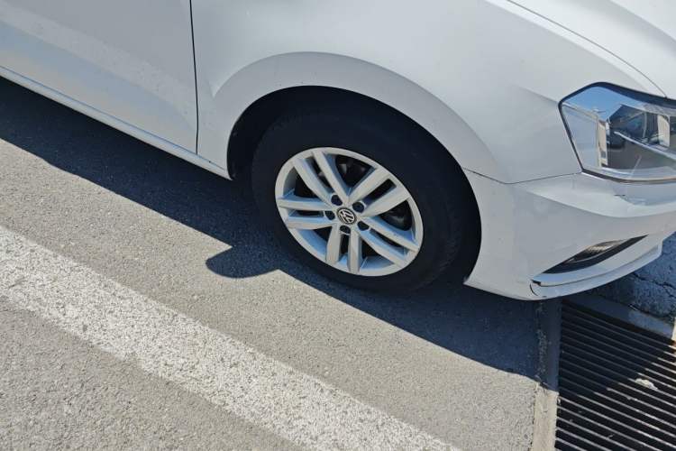 Used Volkswagen Jetta 2017 1.5L Manual Comfort Model Right Front Wheel Hub
