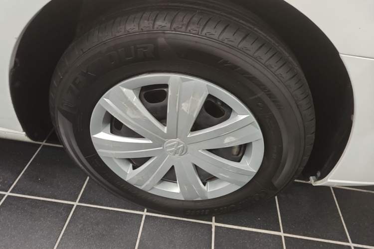 Used Volkswagen Jetta 2017 1.5L Automatic Fashion Model Right Front Wheel Hub