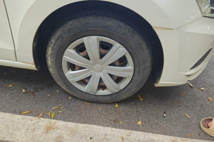 Used Volkswagen Jetta 2017 1.5L Manual Fashion Edition Right Front Wheel Hub