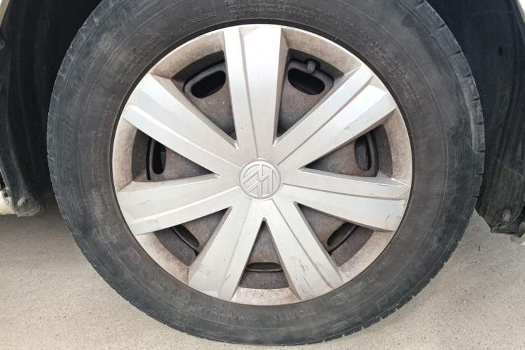 Used Volkswagen Jetta 2017 1.4L Manual Fashion Edition Right Front Wheel Hub