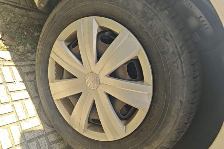 Used Volkswagen Jetta 2017 1.4L Manual Fashion Edition Right Front Wheel Hub