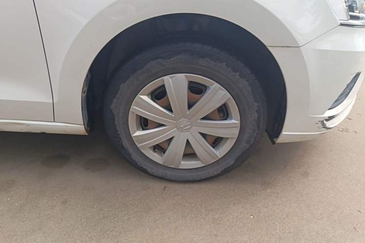 Used Volkswagen Jetta 2017 1.5L Automatic Fashion Model Right Front Wheel Hub