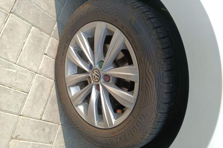 Used Volkswagen Jetta 2017 1.5L Automatic Fashion Model Right Front Wheel Hub