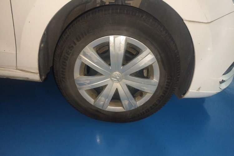 Used Volkswagen Jetta 2017 1.4L Manual Fashion Edition Right Front Wheel Hub