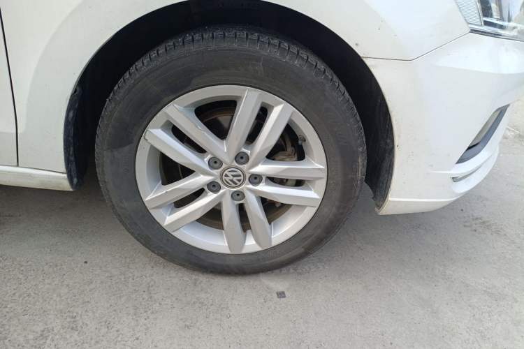 Used Volkswagen Jetta 2017 1.5L Manual Comfort Model Right Front Wheel Hub
