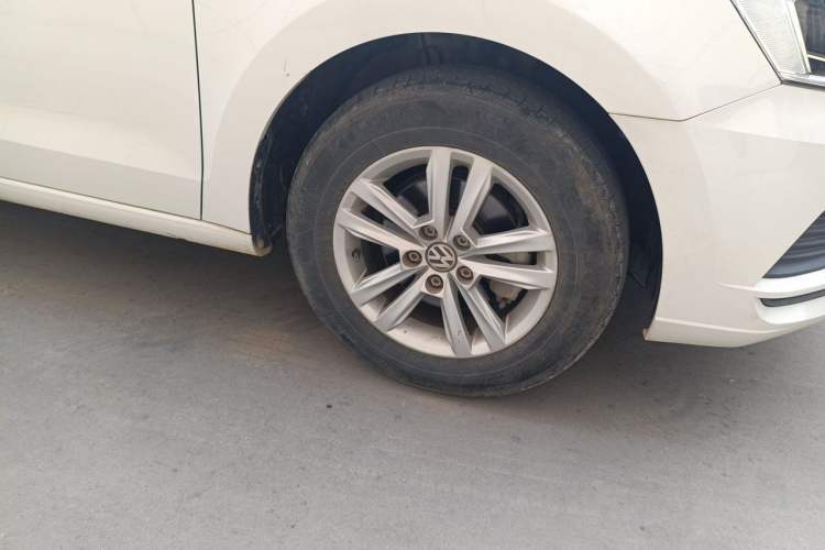 Used Volkswagen Jetta 2017 1.5L Manual Fashion Edition Right Front Wheel Hub