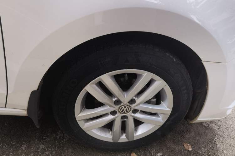Used Volkswagen Jetta 2017 1.5L Manual Comfort Model Right Front Wheel Hub
