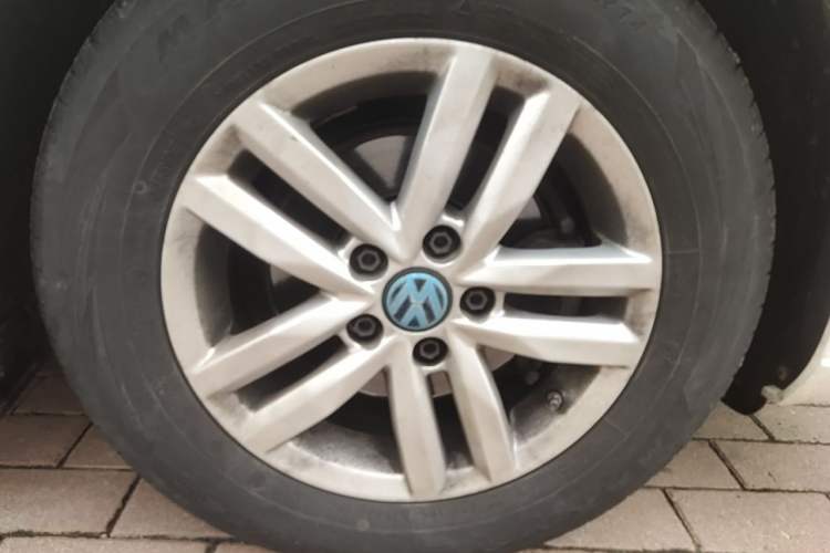 Used Volkswagen Jetta 2017 1.5L Manual Fashion Edition Right Front Wheel Hub