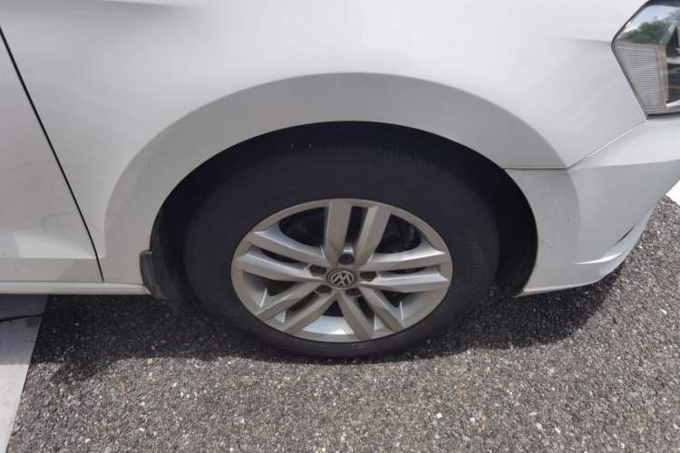Used Volkswagen Jetta 2017 1.5L Manual Comfort Model Right Front Wheel Hub