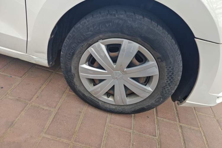 Used Volkswagen Jetta 2017 1.4L Manual Fashion Edition Right Front Wheel Hub