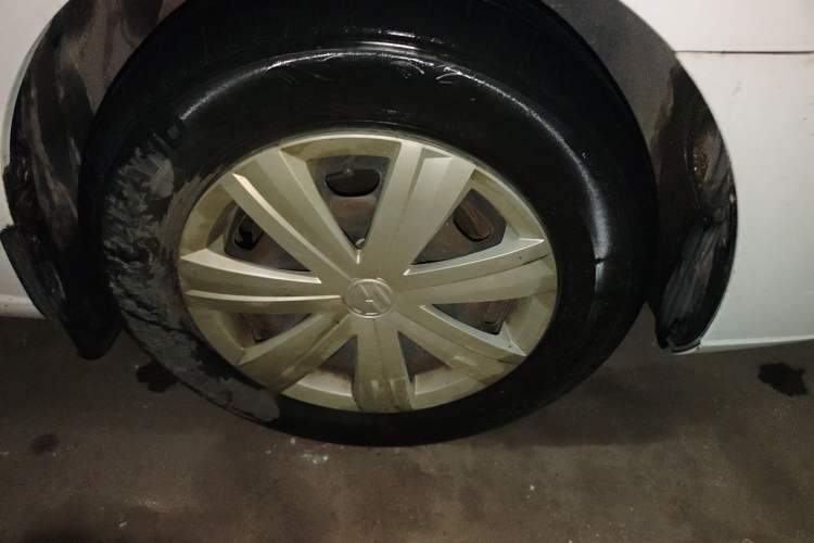 Used Volkswagen Jetta 2017 1.4L Manual Fashion Edition Right Front Wheel Hub