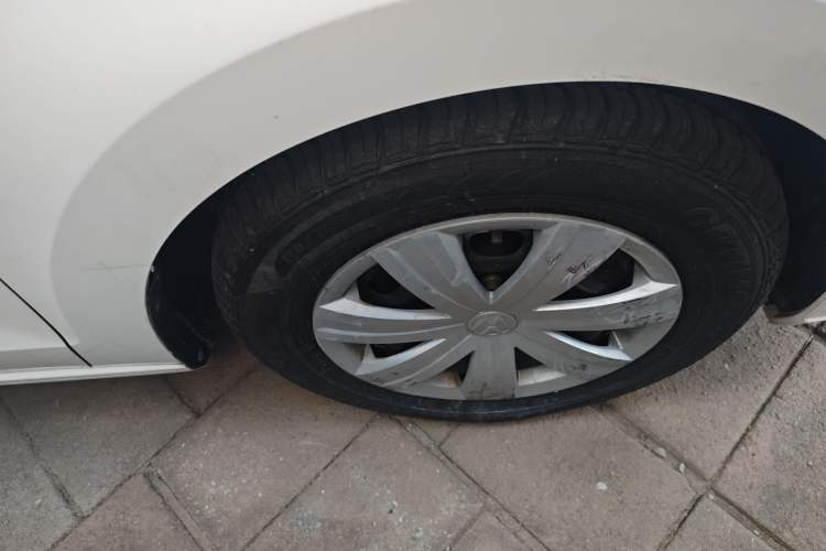 Used Volkswagen Jetta 2017 1.4L Manual Fashion Edition Right Front Wheel Hub