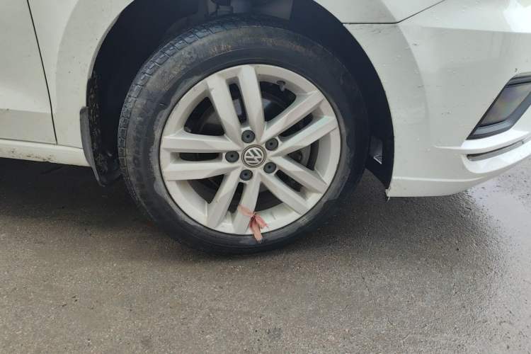 Used Volkswagen Jetta 2017 1.5L Manual Comfort Model Right Front Wheel Hub