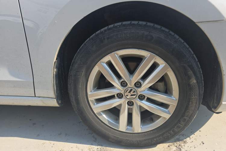 Used Volkswagen Jetta 2017 1.5L Manual Fashion Edition Right Front Wheel Hub