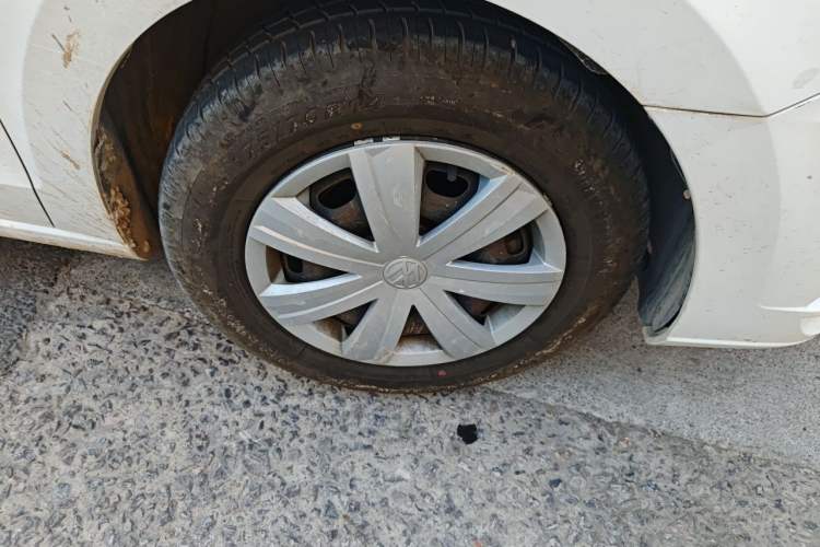 Used Volkswagen Jetta 2017 1.5L Manual Fashion Edition Right Front Wheel Hub