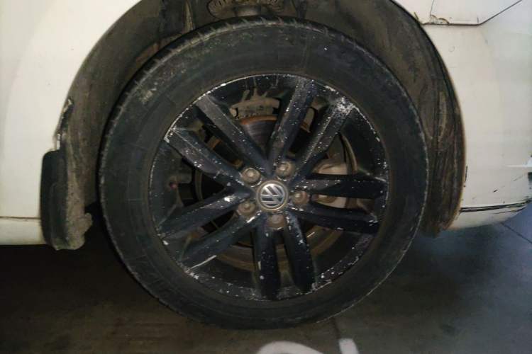 Used Volkswagen Jetta 2017 1.5L Manual Comfort Model Right Front Wheel Hub