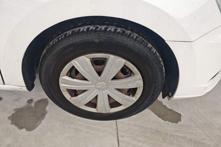 Used Volkswagen Jetta 2017 1.5L Manual Fashion Edition Right Front Wheel Hub