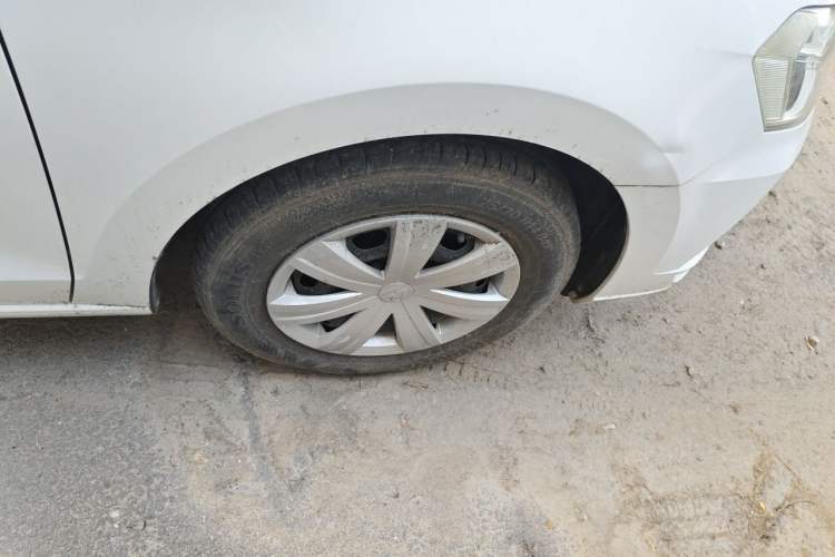Used Volkswagen Jetta 2017 1.4L Manual Fashion Edition Right Front Wheel Hub