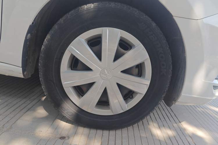Used Volkswagen Jetta 2017 1.4L Manual Fashion Edition Right Front Wheel Hub