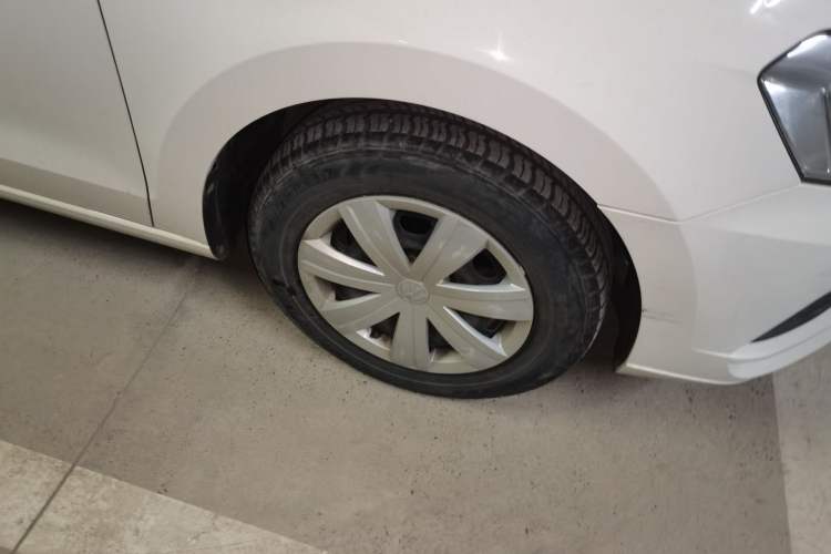 Used Volkswagen Jetta 2017 1.5L Automatic Fashion Model Right Front Wheel Hub