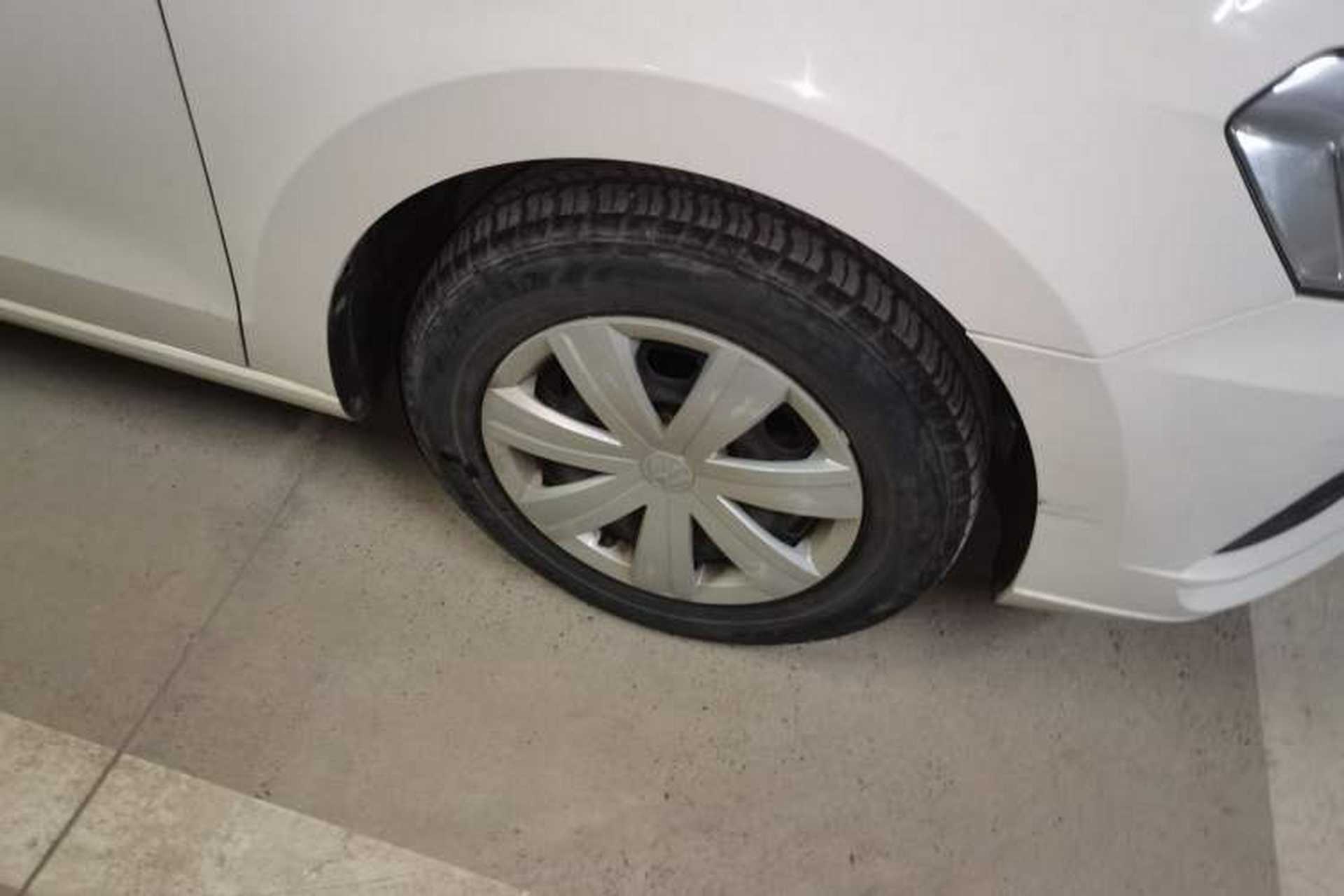 Used Volkswagen Jetta 2017 1.5L Automatic Fashion Model Right Front Wheel Hub