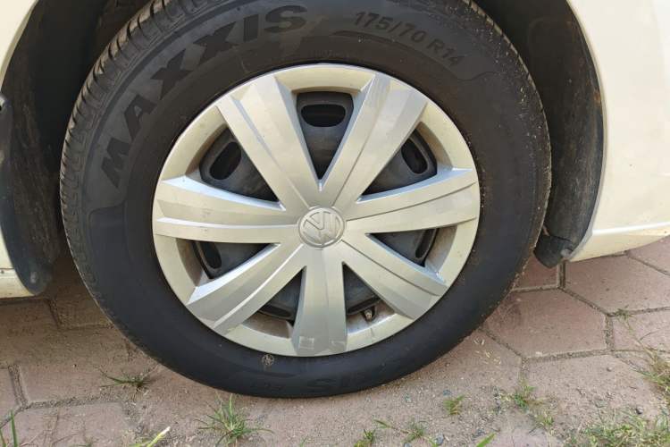 Used Volkswagen Jetta 2017 1.4L Manual Fashion Edition Right Front Wheel Hub