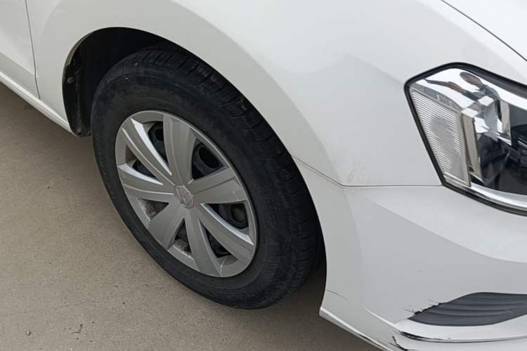 Used Volkswagen Jetta 2017 1.4L Manual Fashion Edition Right Front Wheel Hub