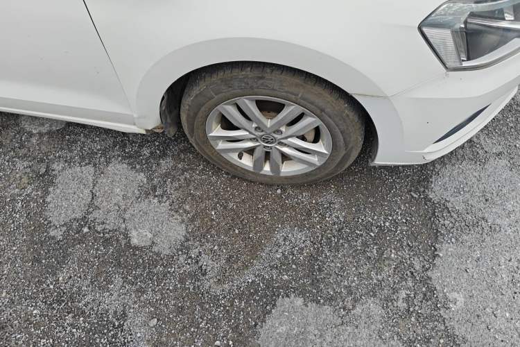 Used Volkswagen Jetta 2017 1.5L Manual Comfort Model Right Front Wheel Hub