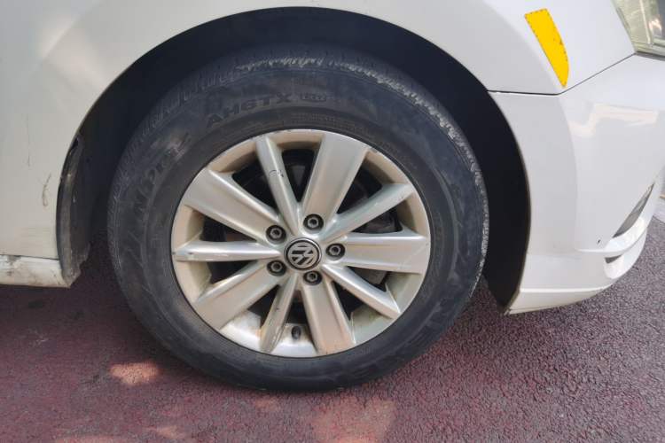 Used Volkswagen Jetta 2017 1.5L Manual Fashion Edition Right Front Wheel Hub