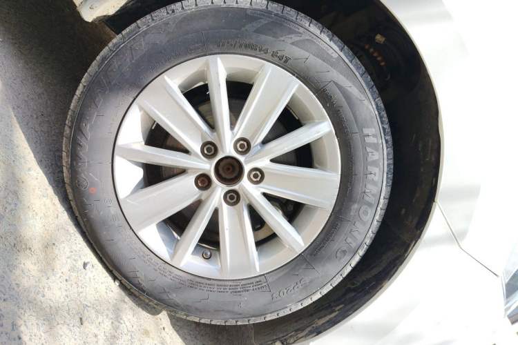 Used Volkswagen Jetta 2017 1.4L Manual Fashion Edition Right Front Wheel Hub
