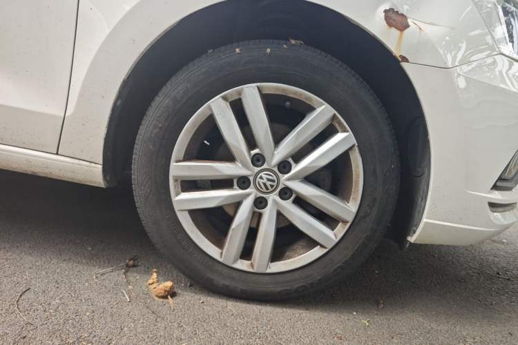 Used Volkswagen Jetta 2017 1.5L Automatic Comfort Model Right Front Wheel Hub