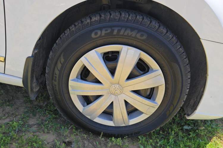 Used Volkswagen Jetta 2017 1.4L Manual Fashion Edition Right Front Wheel Hub