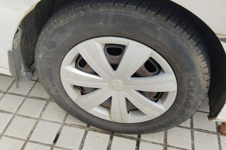 Used Volkswagen Jetta 2017 1.5L Manual Fashion Edition Right Front Wheel Hub