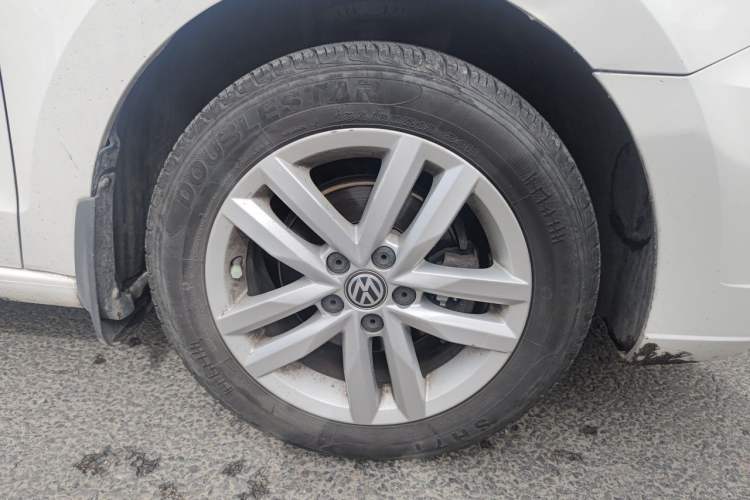 Used Volkswagen Jetta 2017 1.5L Automatic Comfort Model Right Front Wheel Hub
