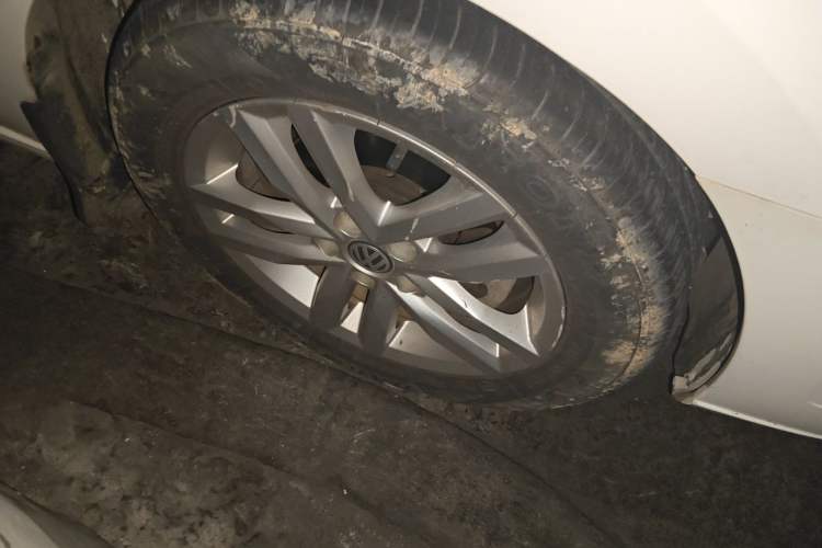 Used Volkswagen Jetta 2017 1.4L Manual Comfort Model Right Front Wheel Hub