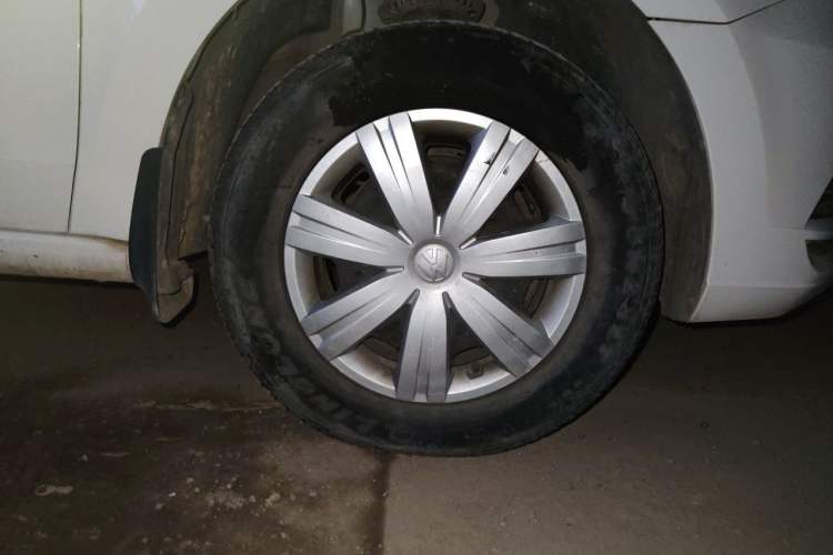 Used Volkswagen Jetta 2017 1.5L Automatic Fashion Model Right Front Wheel Hub