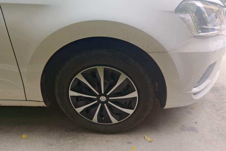 Used Volkswagen Jetta 2017 1.5L Manual Fashion Edition Right Front Wheel Hub