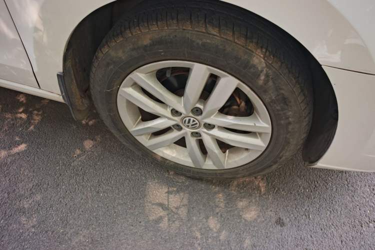 Used Volkswagen Jetta 2017 1.5L Automatic Comfort Model Right Front Wheel Hub