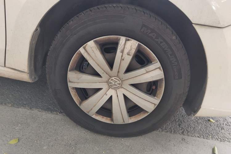 Used Volkswagen Jetta 2017 1.4L Manual Fashion Edition Right Front Wheel Hub