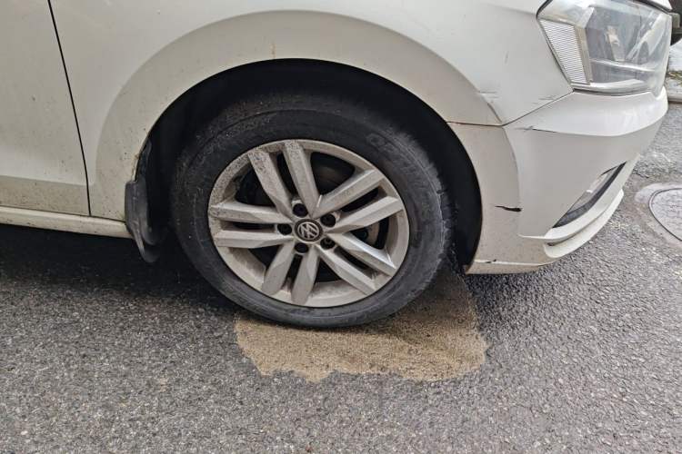 Used Volkswagen Jetta 2017 1.5L Automatic Comfort Model Right Front Wheel Hub