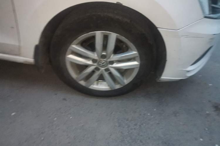 Used Volkswagen Jetta 2017 1.5L Automatic Comfort Model Right Front Wheel Hub
