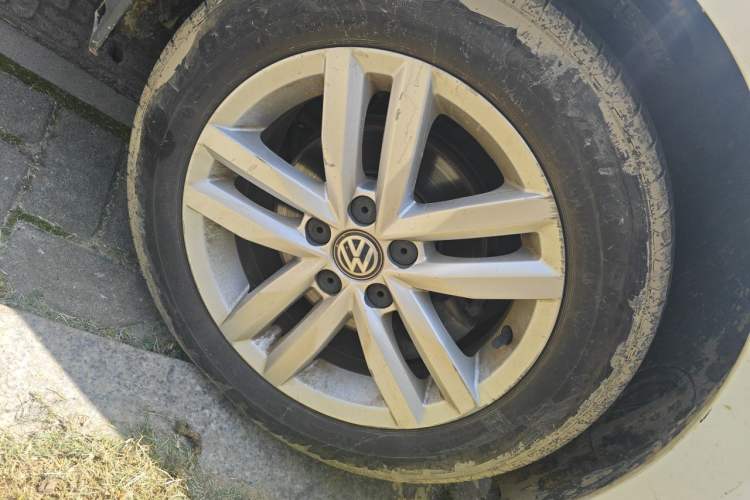 Used Volkswagen Jetta 2017 1.5L Automatic Comfort Model Right Front Wheel Hub