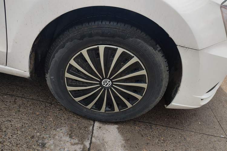 Used Volkswagen Jetta 2017 1.4L Manual Fashion Edition Right Front Wheel Hub