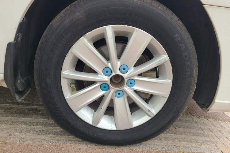 Used Volkswagen Jetta 2017 1.4L Manual Fashion Edition Right Front Wheel Hub