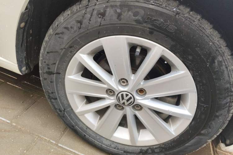 Used Volkswagen Jetta 2017 1.5L Manual Fashion Edition Right Front Wheel Hub