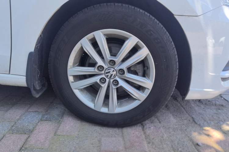 Used Volkswagen Jetta 2017 1.5L Automatic Fashion Model Right Front Wheel Hub
