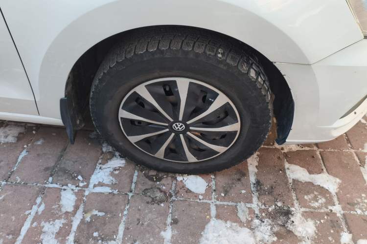 Used Volkswagen Jetta 2017 1.4L Manual Fashion Edition Right Front Wheel Hub