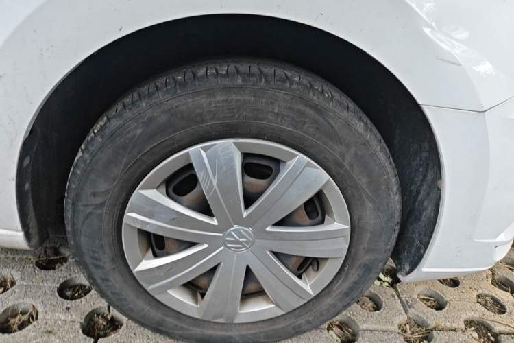Used Volkswagen Jetta 2017 1.5L Manual Fashion Edition Right Front Wheel Hub