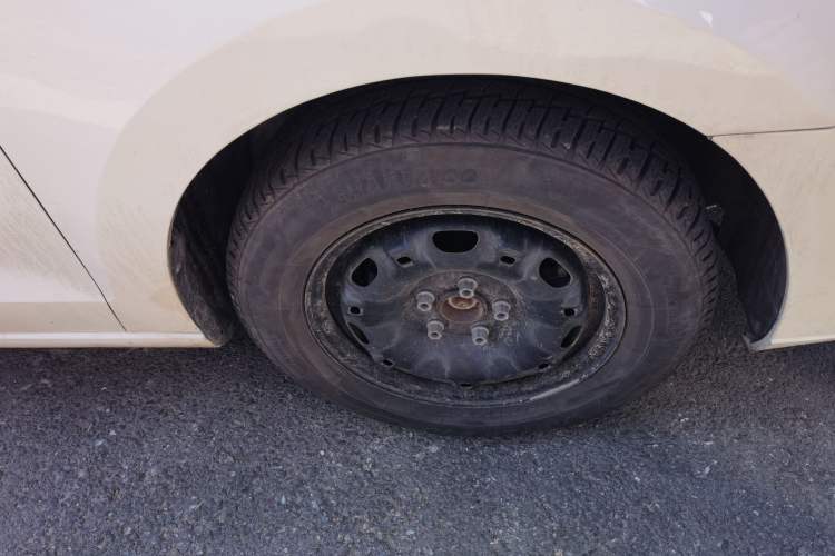 Used Volkswagen Jetta 2017 1.4L Manual Fashion Edition Right Front Wheel Hub